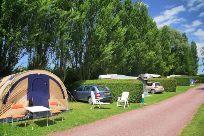 Emplacement Confort : Emplacement + Electricité 16 Ampères (Tente/Caravane/Camping Car)
