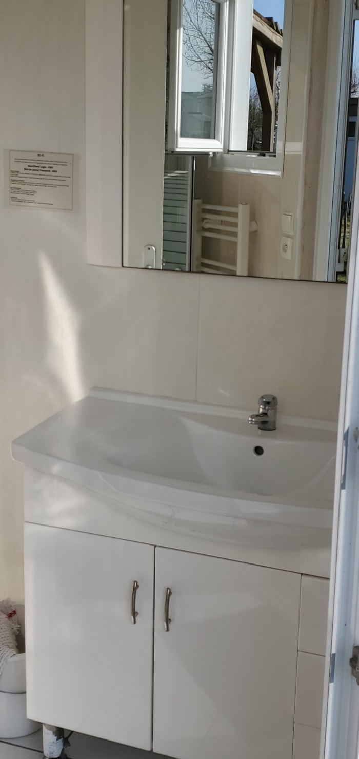 Emplacement Luxe (Sanitaire Privatif (Douche, Wc, Lavabo+ Électricité 16A)