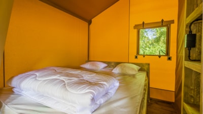 SLOW LODGE - 2 bedrooms, no bathroom — 3