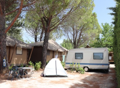 Comfort Package (1 tent, caravan or motor home / 1 car / electricity 16A) — 6