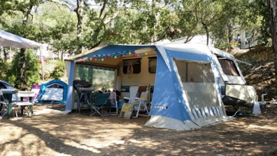 Pitch CONFORT caravan or tent + 1 vehicle or camper van — 1