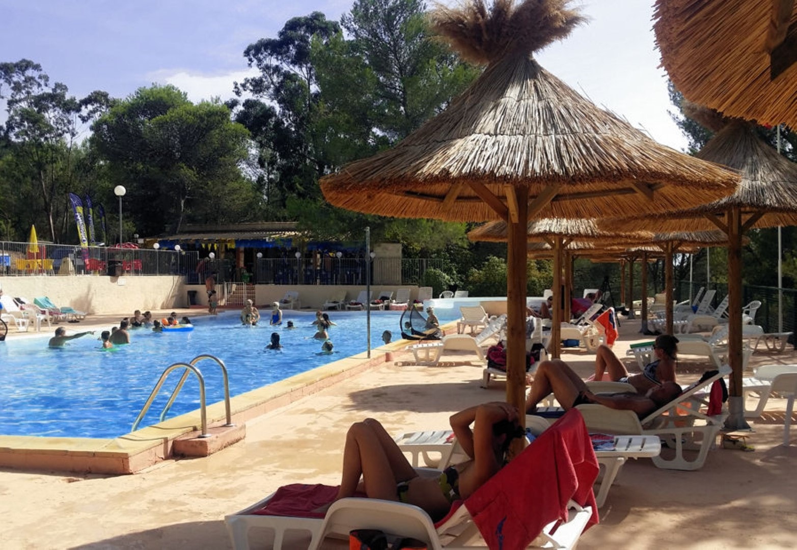 Camping Les Bois de Mont-Redon — Photo 1