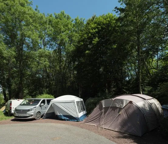 Emplacement Caravane Et Camping-Car - Grand Confort - Eau Et Electricité Inclus
