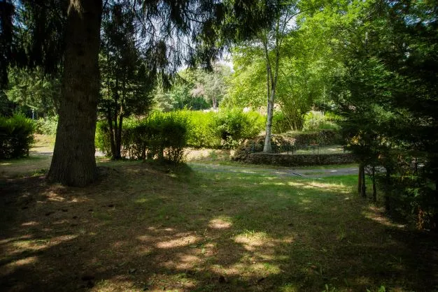 Emplacement Caravane Et Camping-Car - Grand Confort - Eau Et Electricité Inclus