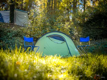 Emplacement - Emplacement Marcheur Et Cycliste - Les Baroudeur - Grand Confort - Eau Et Electricité Inclus - Camping La Clairière