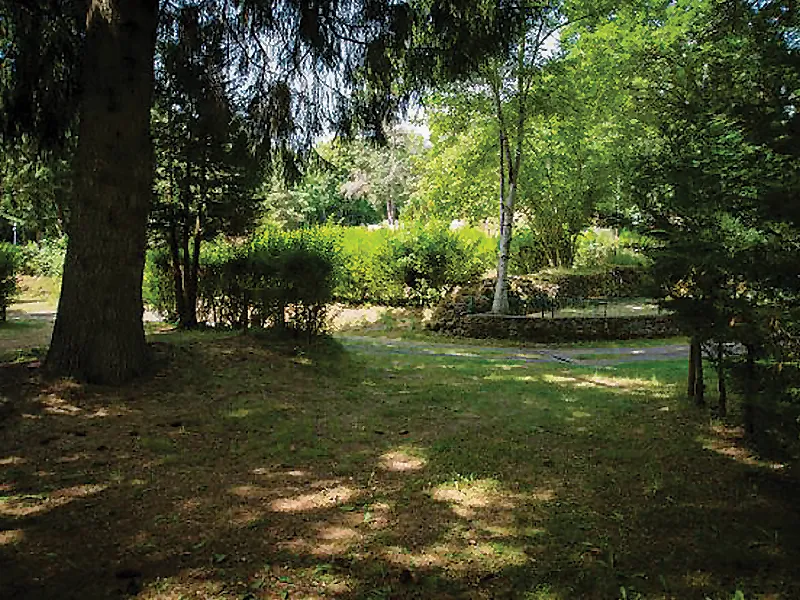 Emplacement - Emplacement Caravane Et Camping-Car - Grand Confort - Eau Et Electricité Inclus - Camping La Clairière