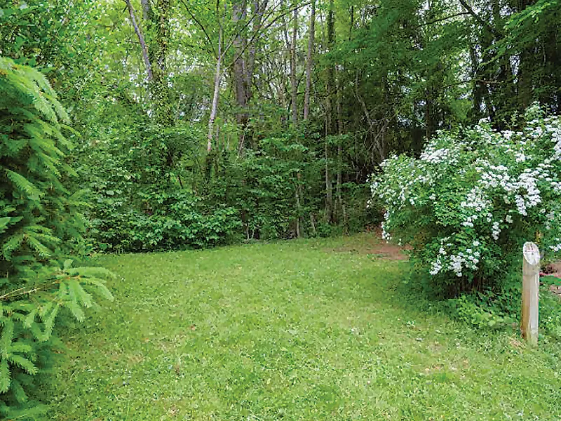 Emplacement Caravane Et Camping-Car - Grand Confort - Eau Et Electricité Inclus