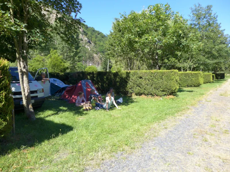 Emplacement + Moto, Voiture Ou Camping-Car