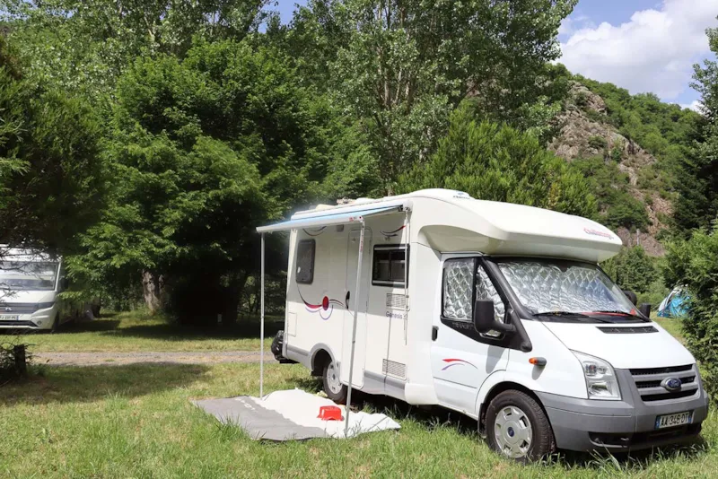 Emplacement + Moto, Voiture Ou Camping-Car