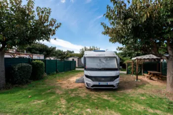 Stellplatz - Komfort Stellplatz Wohnmobil - Camping Les Sables Vignier Plage