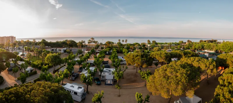 Emplacement + 1 Voiture + Tente, Caravane Ou Camping-Car + Électricité