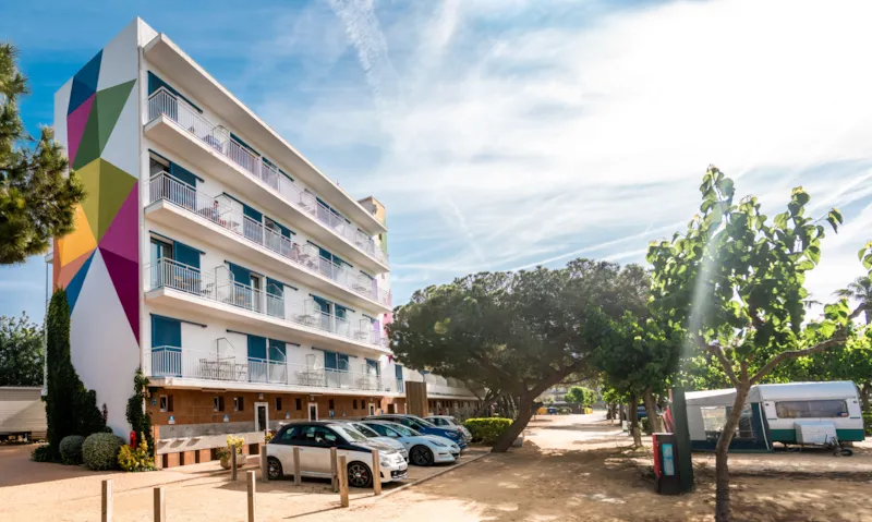 Emplacement + 1 Voiture + Tente, Caravane Ou Camping-Car + Électricité