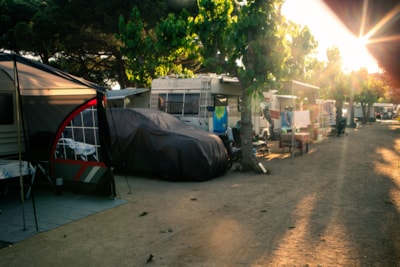 Pitch + 1 car + tent , caravan or camping-car + electricity — 9