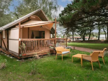 Mietunterkunft - Lodge Zelt*** - 26M² - 2 Schlafzimmer - 1 Badezimmer - - YELLOH! VILLAGE - Camping Parc Sainte Brigitte