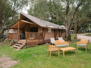 Mietunterkunft - Lodge Zelt*** - 3 Schlafzimmer - 1 Badezimmer - - YELLOH! VILLAGE - Camping Parc Sainte Brigitte