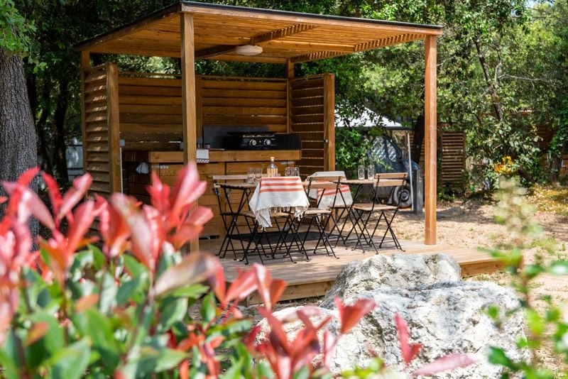 SIGNATURE Stellplatz mit ausgestatteter Terrasse / D