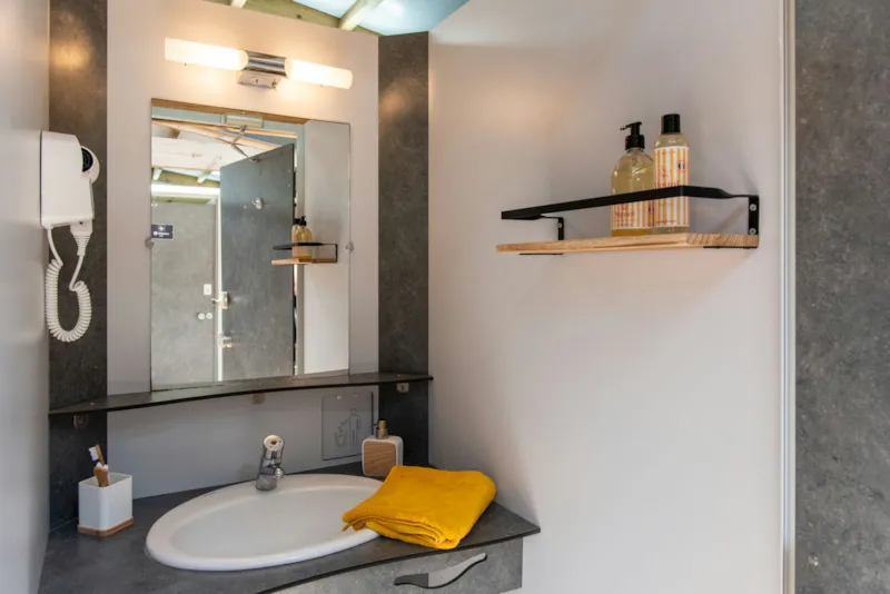 Emplacement Signature Terrasse + Sanitaires Privés / S