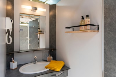 SIGNATURE pitch terrace + private bathroom / S — 5