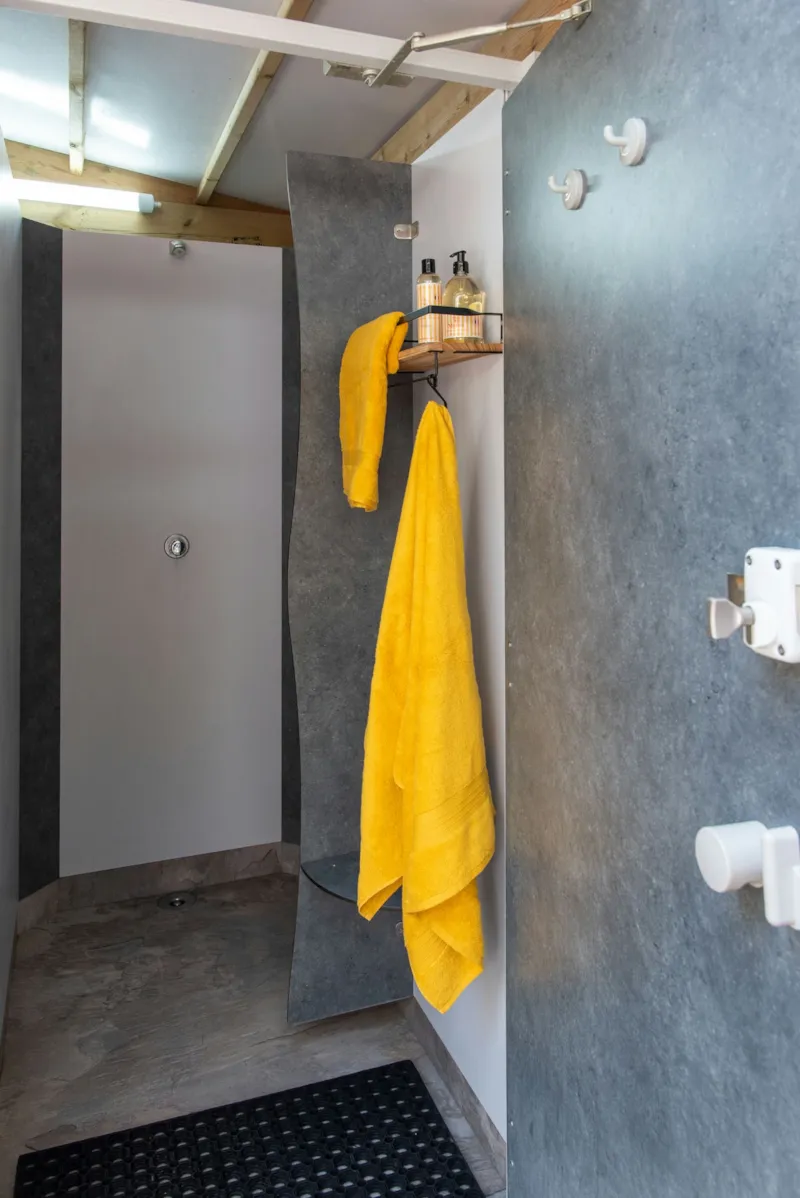 Emplacement Signature Terrasse + Sanitaires Privés / S