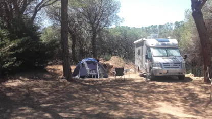 Emplacement Tente/Caravane/Camping Car Sans Électricité