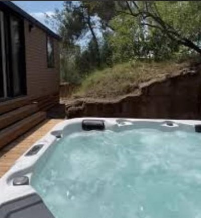 Cottage Signature + Jacuzzi — 2