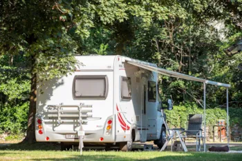 Stellplatz - Komfortpaket, Mit Strom - Camping du Puy-en-Velay