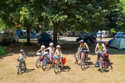 Cyclo/Hiking Stop: no vehicle or electricity