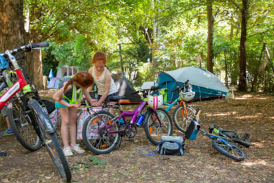 Cyclo/Hiking Stop: no vehicle or electricity