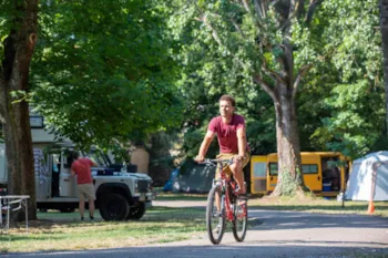 Stellplatz - Fahrrad-/Wanderhalte: Ohne Fahrzeug Und Ohne Strom - Camping du Puy-en-Velay