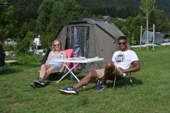 Stellplatz - Basic- Zelt- Stellplatz  Auto Muss Am Parkplatz Geparkt Werden (Nicht Geeignet Für Wohnwagen/Wohnmobil) - CAMP MondSeeLand