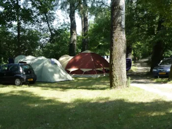 Pitch - White - Beach Side "Tent " + Car + Electricity 6A - Camping Beau Rivage