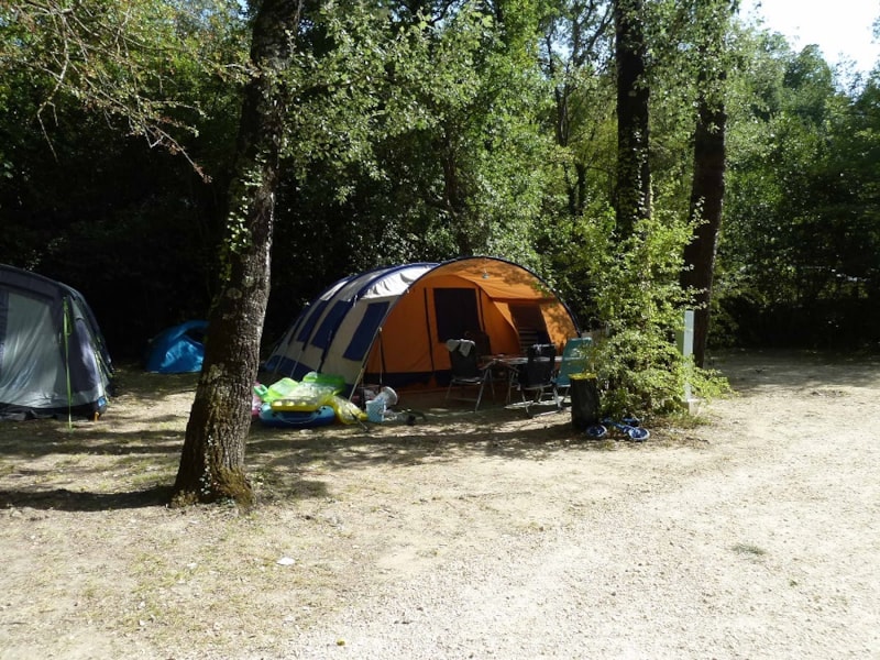 Piazzola "Confort tenda" - vicino al fiume + auto + Elettricità