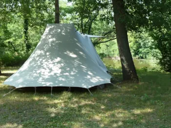Pitch - Green - Riverfront "Tent" + Car + Electricity 6A - Camping Beau Rivage