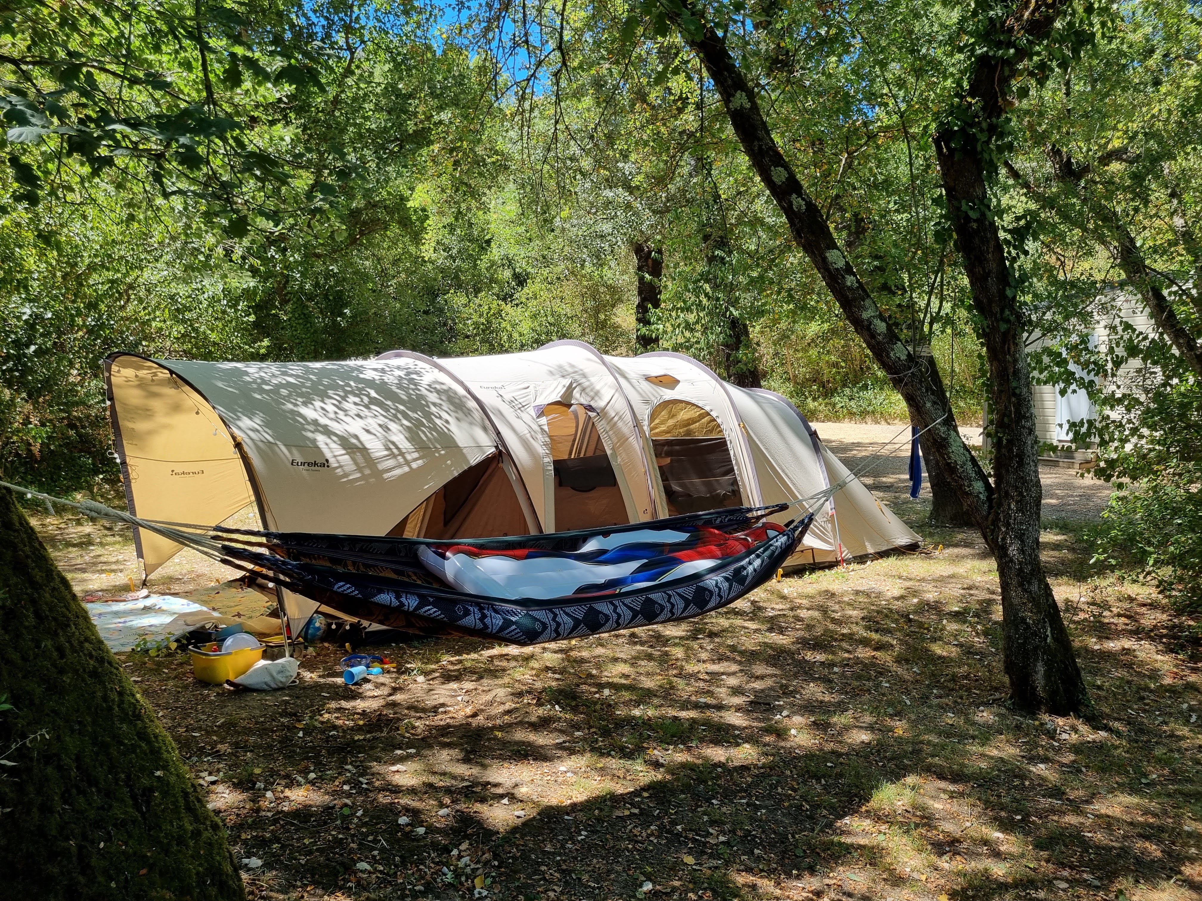 ROSE - XL 140m² "TENTE " + voiture + électricité 6A