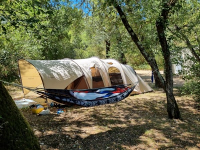 PINK - XL 150m² "TENT" + car + electricity 6A — 1