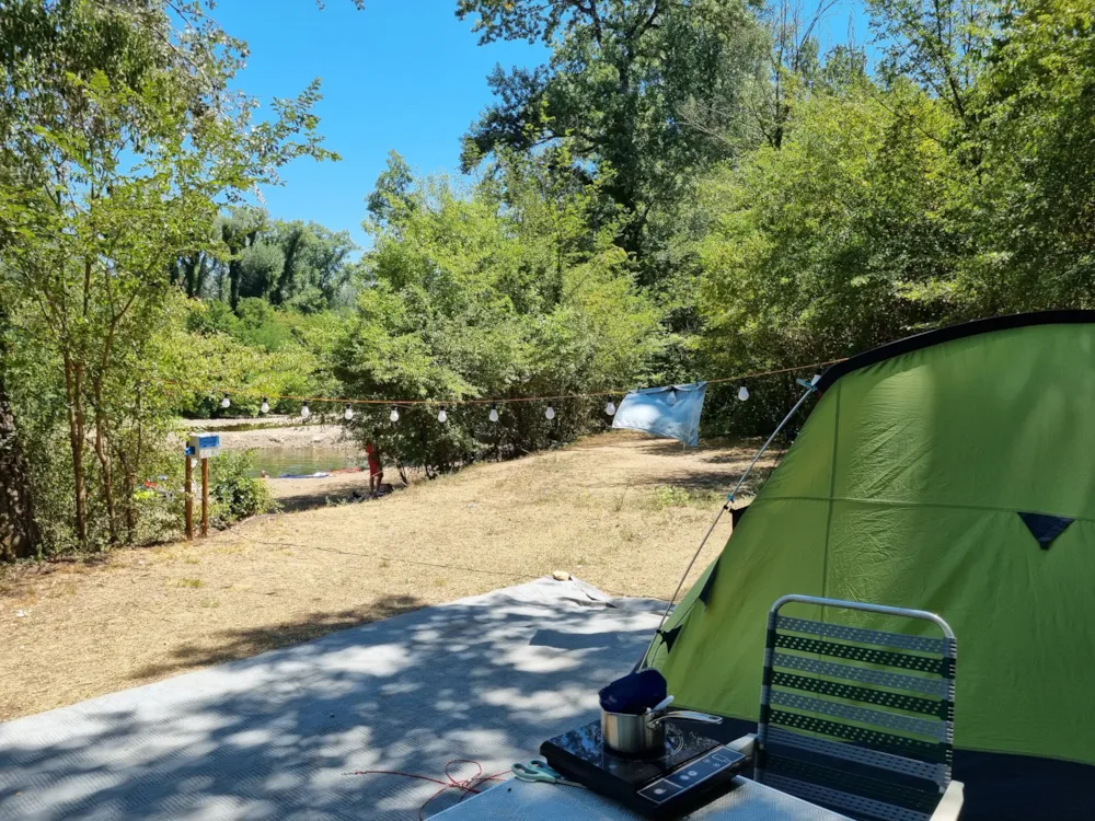 Emplacement - Orange - Xl 150M² Proche Rivière "Tente" + Voiture + Électricité 6A - Camping Beau Rivage