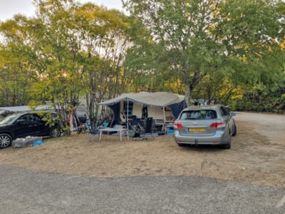 PURPLE - XL 150m² "CARAVAN" + car + electricity 6A — 1