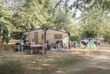 Stellplatz - Stellplatz + 1 Auto + Zelt , Wohnwagen Oder Wohnmobil - Camping des Drouilhèdes