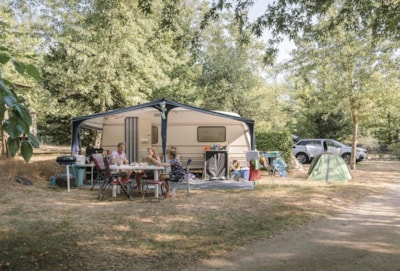Pitch + 1 car + tent , caravan or camping-car — 1