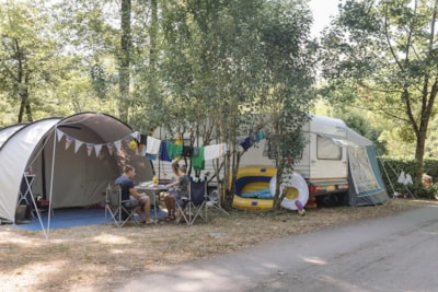 Pitch + 1 car + tent , caravan or camping-car — 2