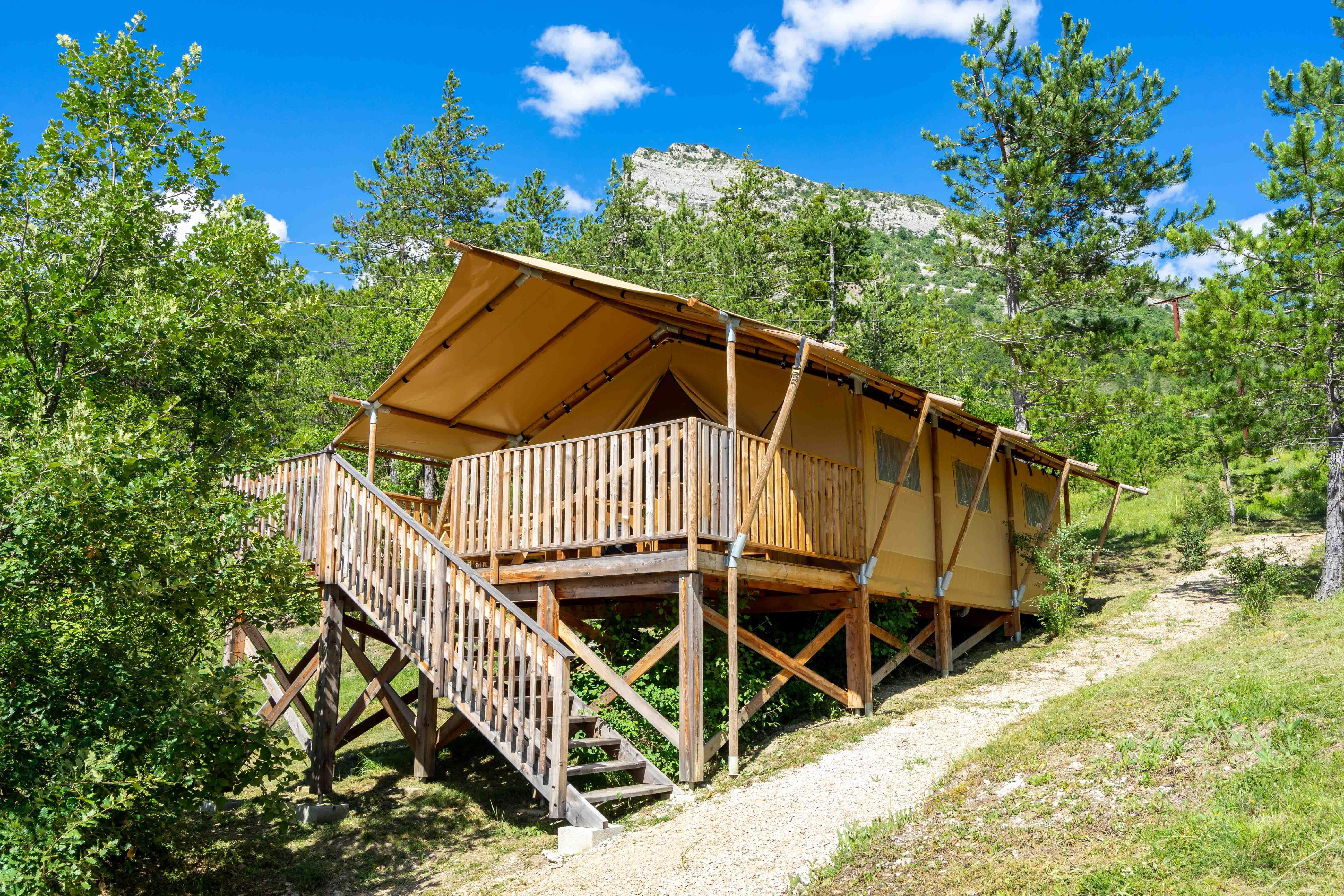 Location - Tente Lodge Premium 35M² 3 Chambres + Terrasse 16M² (Avec Sanitaire) - Flower Camping Le Clot du Jay