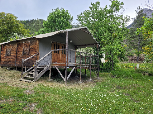 Cabin Lodge on Stelzen 34m² 2 Schlafzimmer inkl. 10m² Terrasse