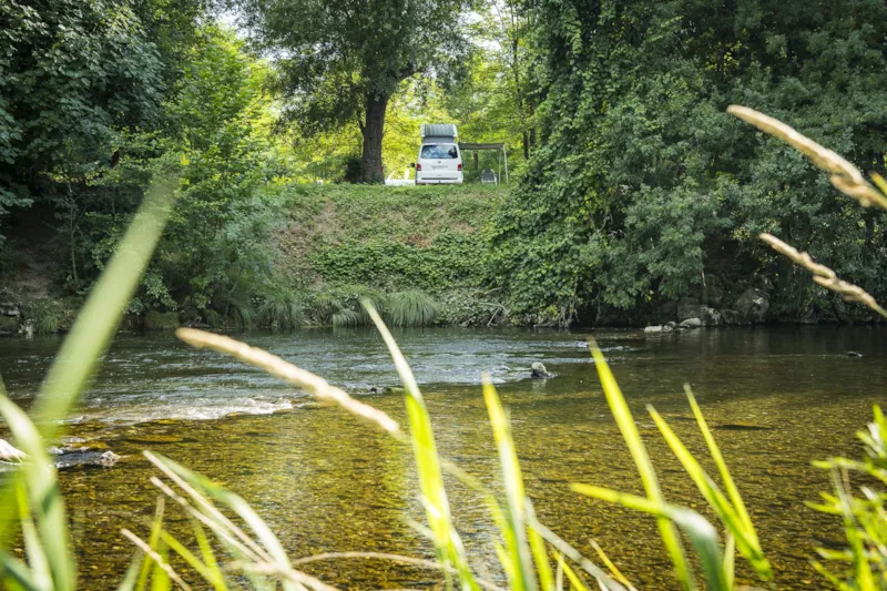 Emplacement Privilége Front De Rivière (Avec Vue Directe Sur La Rivière)