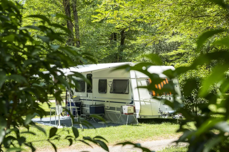 Emplacement Confort Côté Rivière (Avec Électricité) Pas De Vue Directe Sur La Rivière