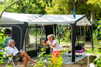 Kampeerplaats(en) - Standplaats Met Alle Comfort Zwembad Kant (Elektriciteit,Waterpunt En Afvoer Ter Plaatse)100-120 M². - Flower Camping Le Saint Michelet