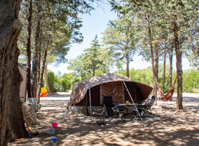 Package 2 persons (Pitch + 1 car + electricity 10A) — 2