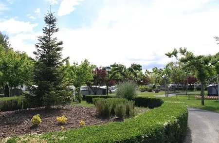 Emplacement Plus (Les Tentes Ne Sont Pas Autorisées)