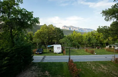 Emplacement Plus (Les Tentes Ne Sont Pas Autorisées)