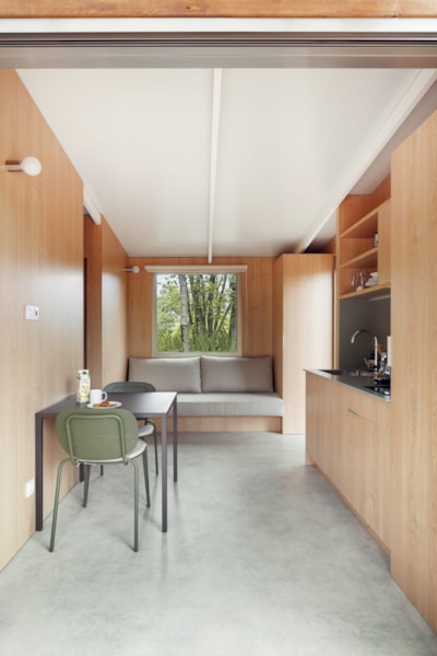 MOBIL HOME COUPLE + — 2