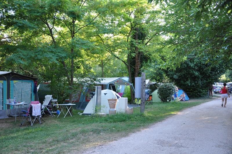 Établissement Camping Aux Tonneaux - Méounes-Les-Montrieux